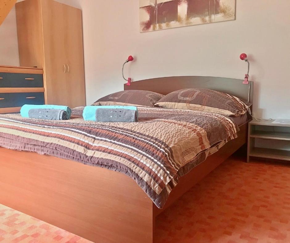 Apartmama Lipova Exterior photo