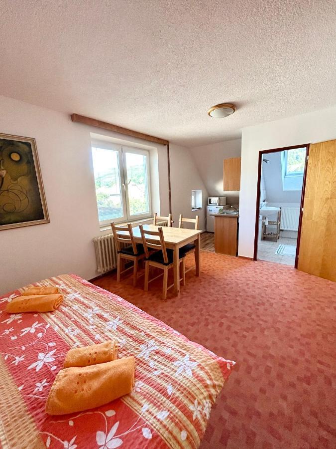 Apartmama Lipova Exterior photo